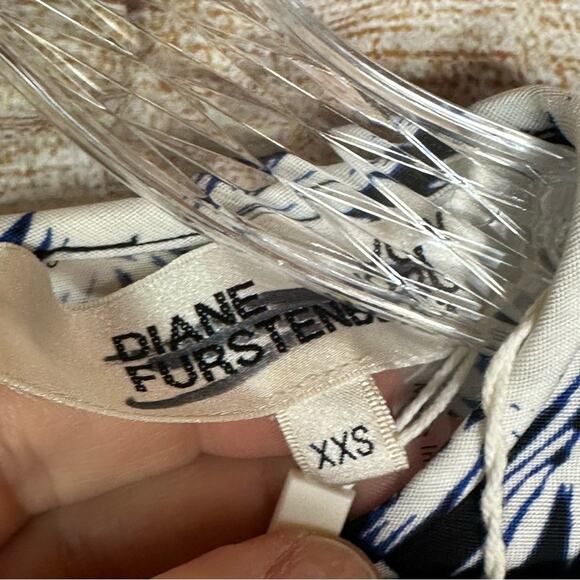 Diane Von Furstenberg Arlene Top - BLACK & WHITE - Picture 5 of 9